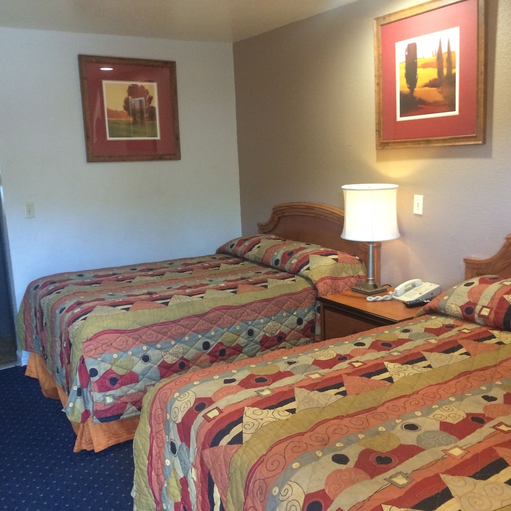 Standard Room, 2 Double Beds, Non Smoking - Photo 9