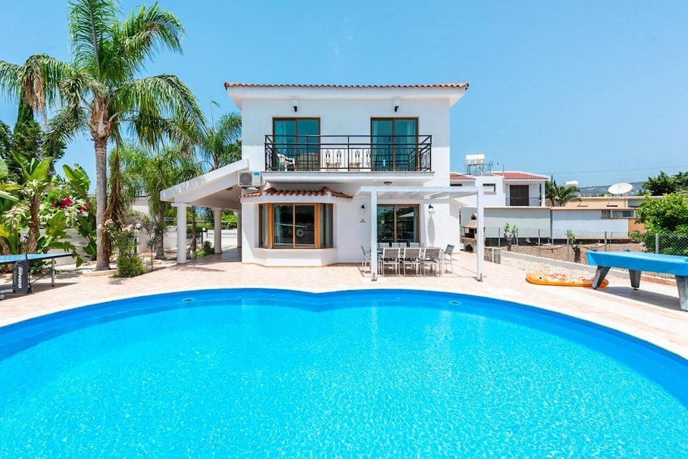Villa photo 2