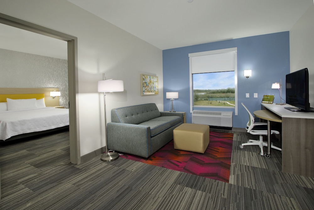 Suite, 1 King Bed, Accessible, Bathtub (Mobility & Hearing) - Photo 3
