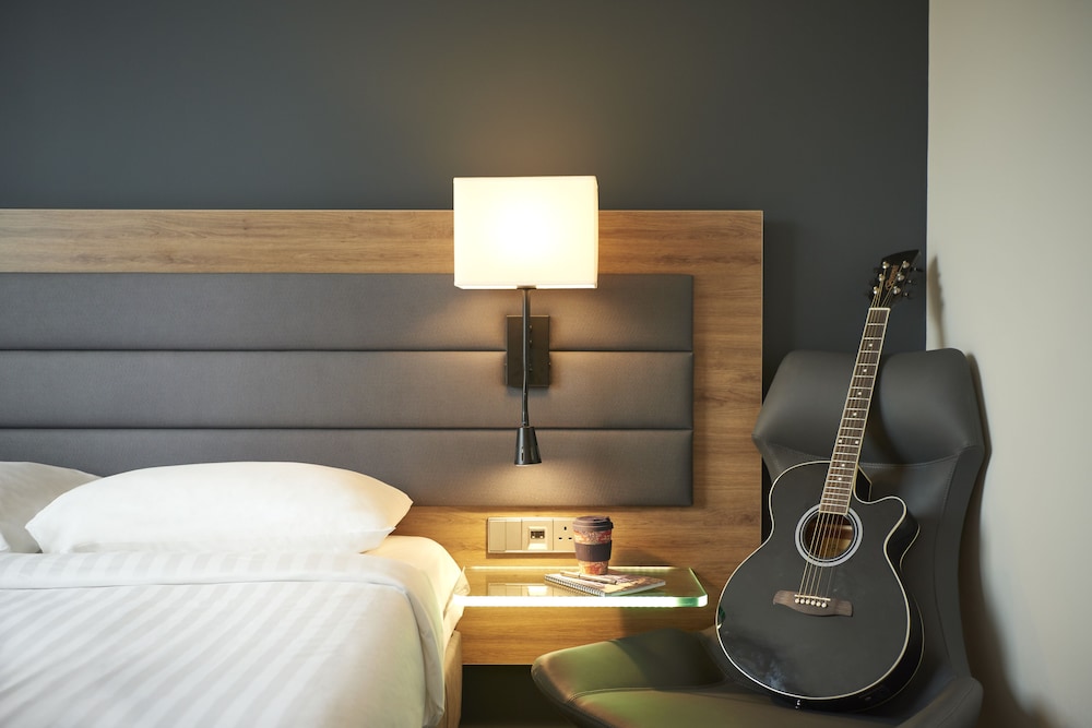 Room, 2 Twin Beds - Photo 5