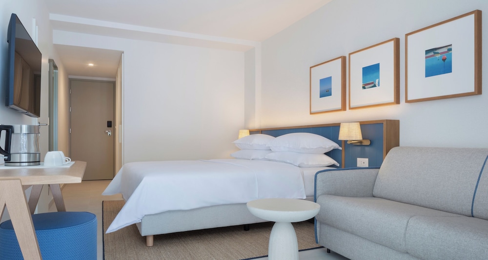 Superior Double Room, Balcony, Sea Facing - Photo 3