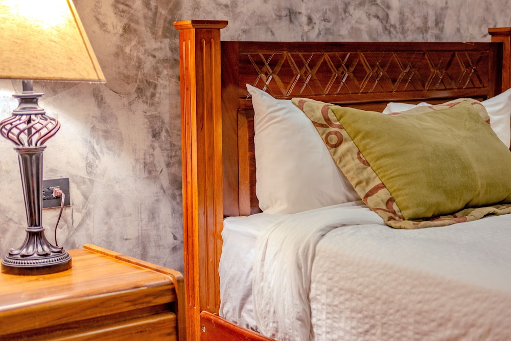 Standard Room (1 Queen and 1 Single Beds) photo 2