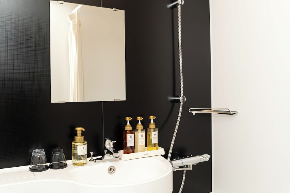 Twin Room - Photo 12