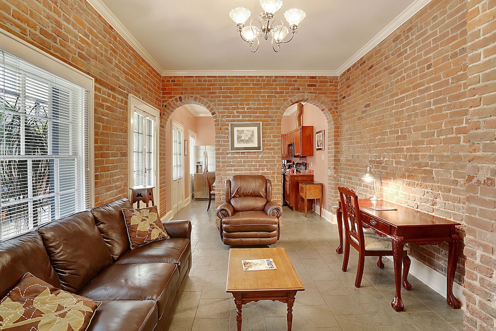 Executive Suite, 1 King Bed, Non Smoking, Ground Floor