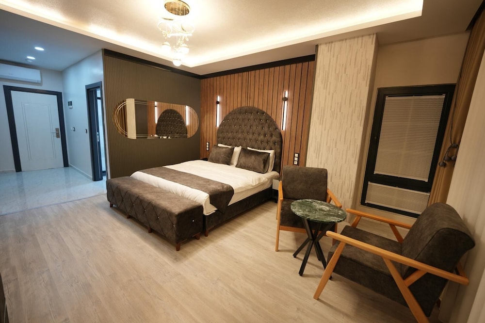 Deluxe Suite, City View