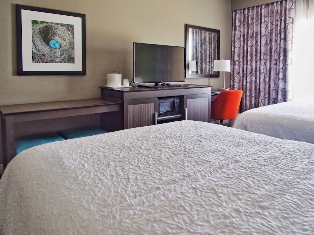 Room, 2 Queen Beds, Non Smoking, Refrigerator & Microwave photo 2