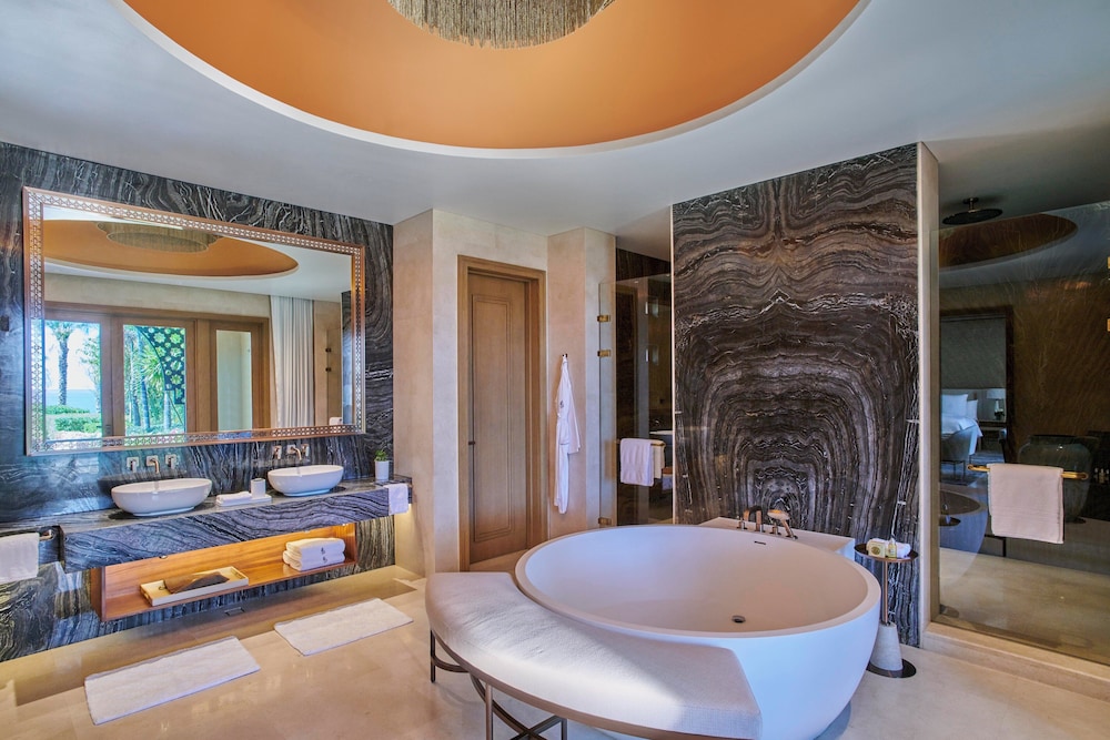 Room (The Palace) - Photo 9