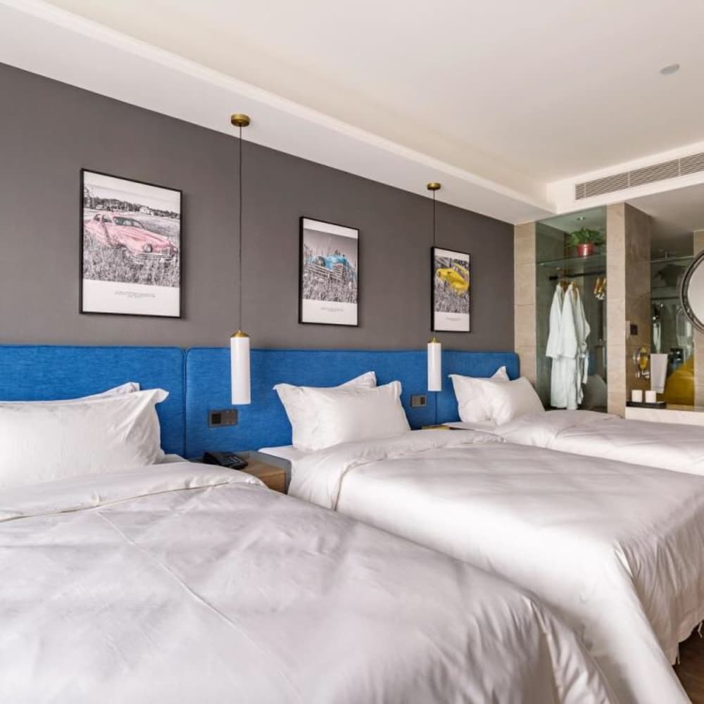 Standard Triple Room (Mainland Chinese Citizen Only) photo 1