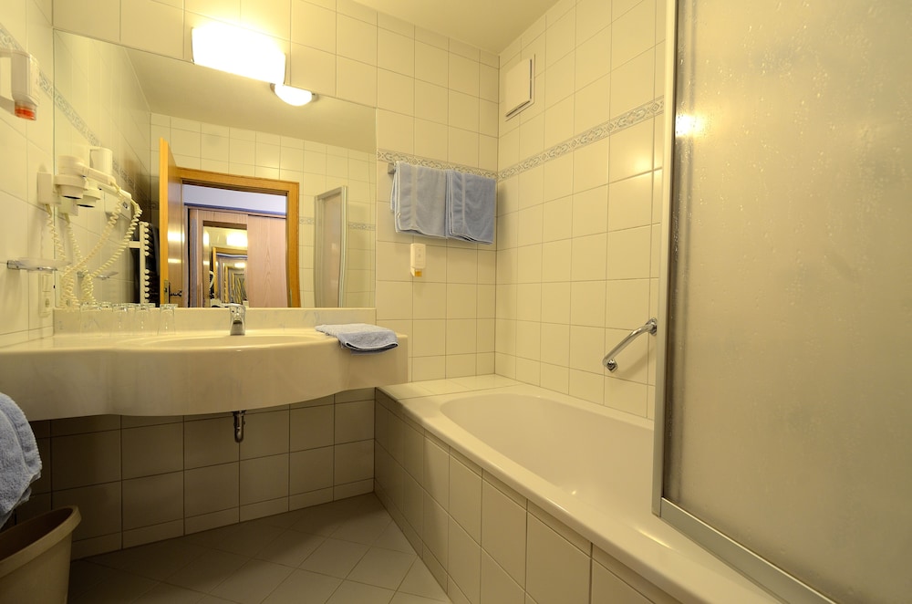 Standard Quadruple Room, 1 Queen Bed with Sofa bed, Mountain View, Mountainside photo 2