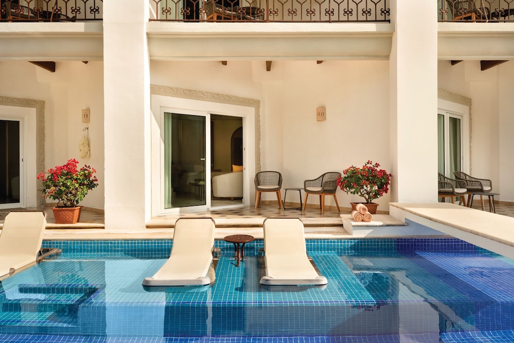 Junior Suite Swim-up - 1 King Bed