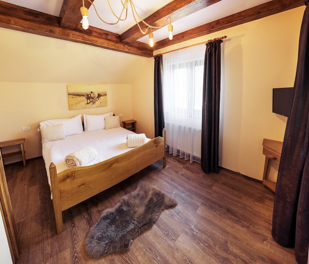 Luxury Double Room, 1 King Bed, Garden View photo 2