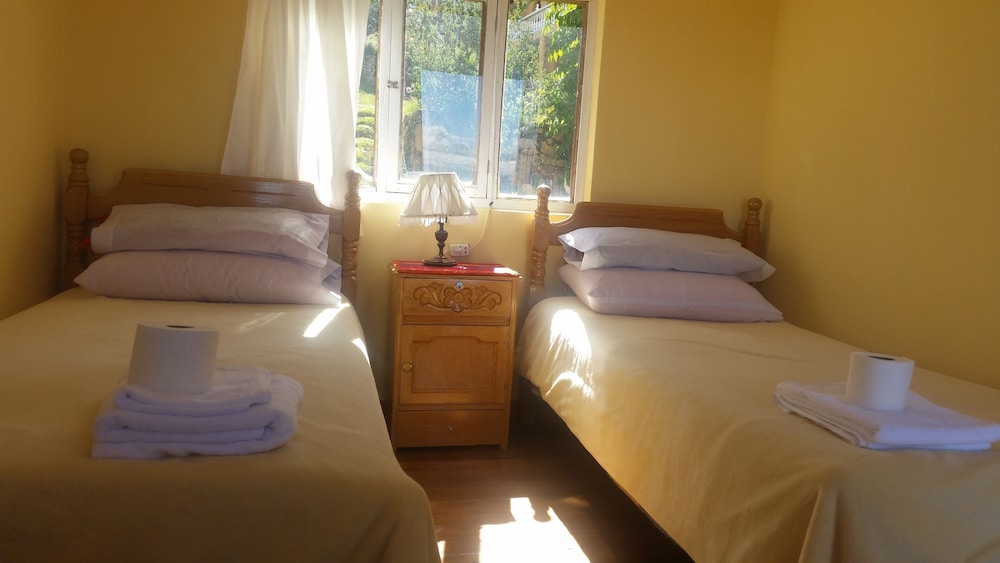 Double Room, 2 Twin Beds, Shared Bathroom