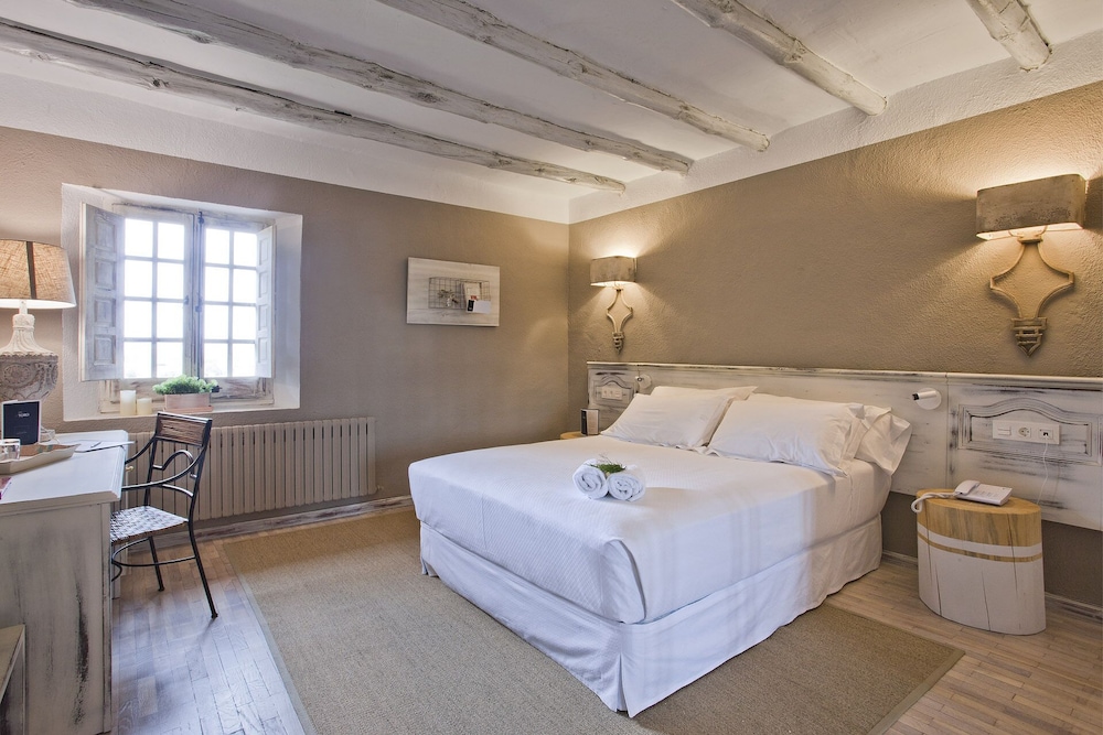 Standard Room (2 Adults) - Photo 9