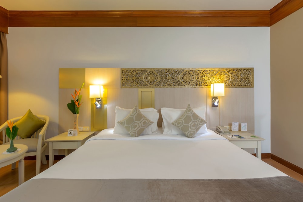 Deluxe Room, 1 King Bed, Balcony, Sea Facing - Photo 4