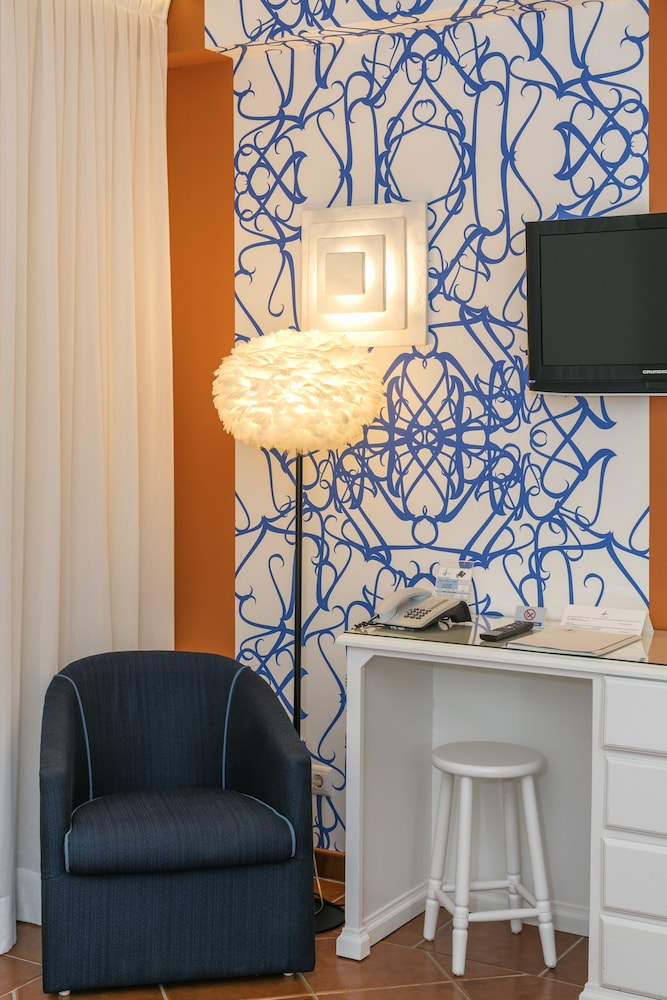 Double or Twin Room - Photo 14