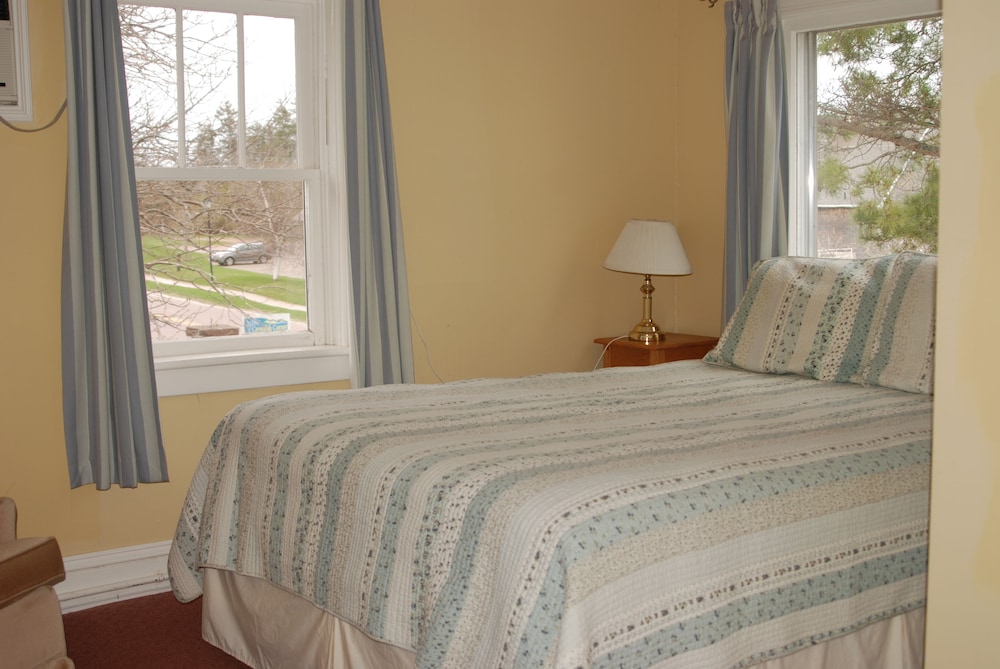 Standard Room, 1 Queen Bed photo 1