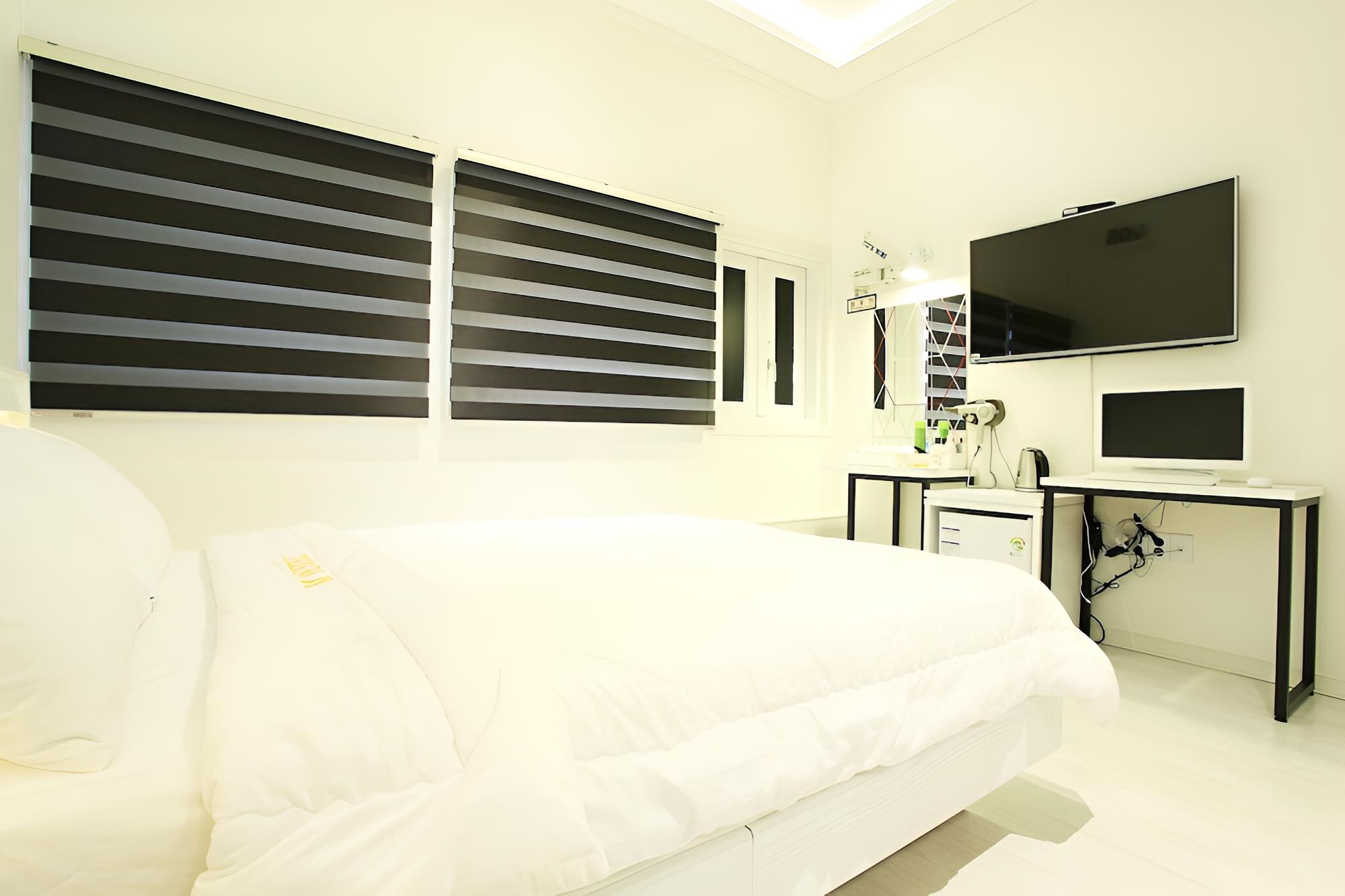 Room (Standard Room) - Photo 16