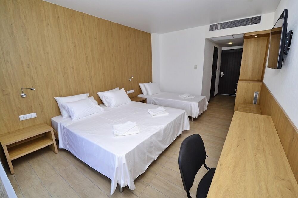 Deluxe Room, Balcony (Triple) photo 2