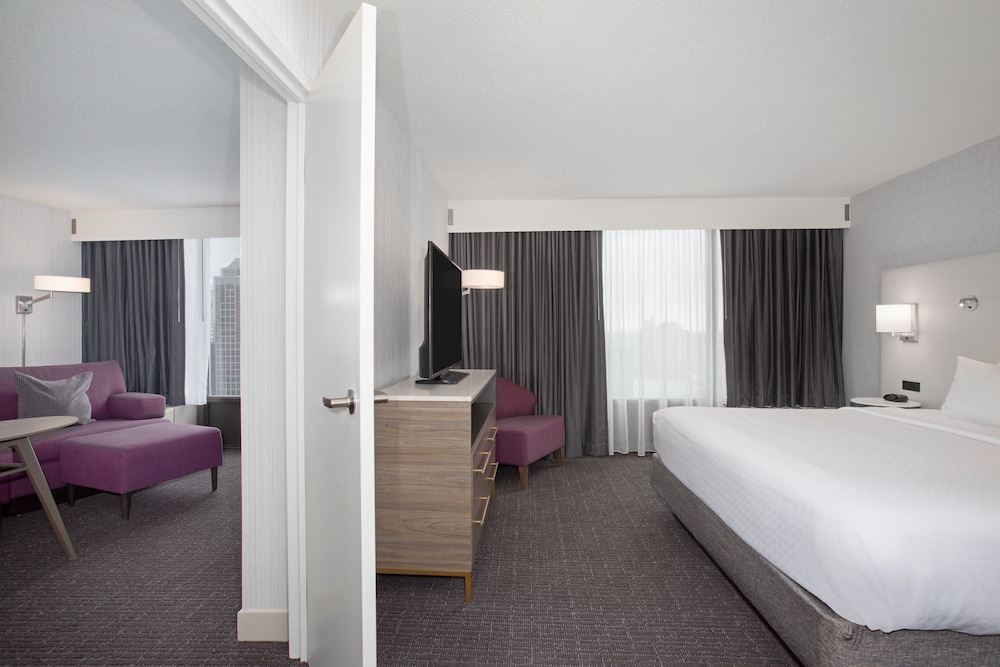 Suite, 1 Bedroom, City View (High Floor) - Photo 1