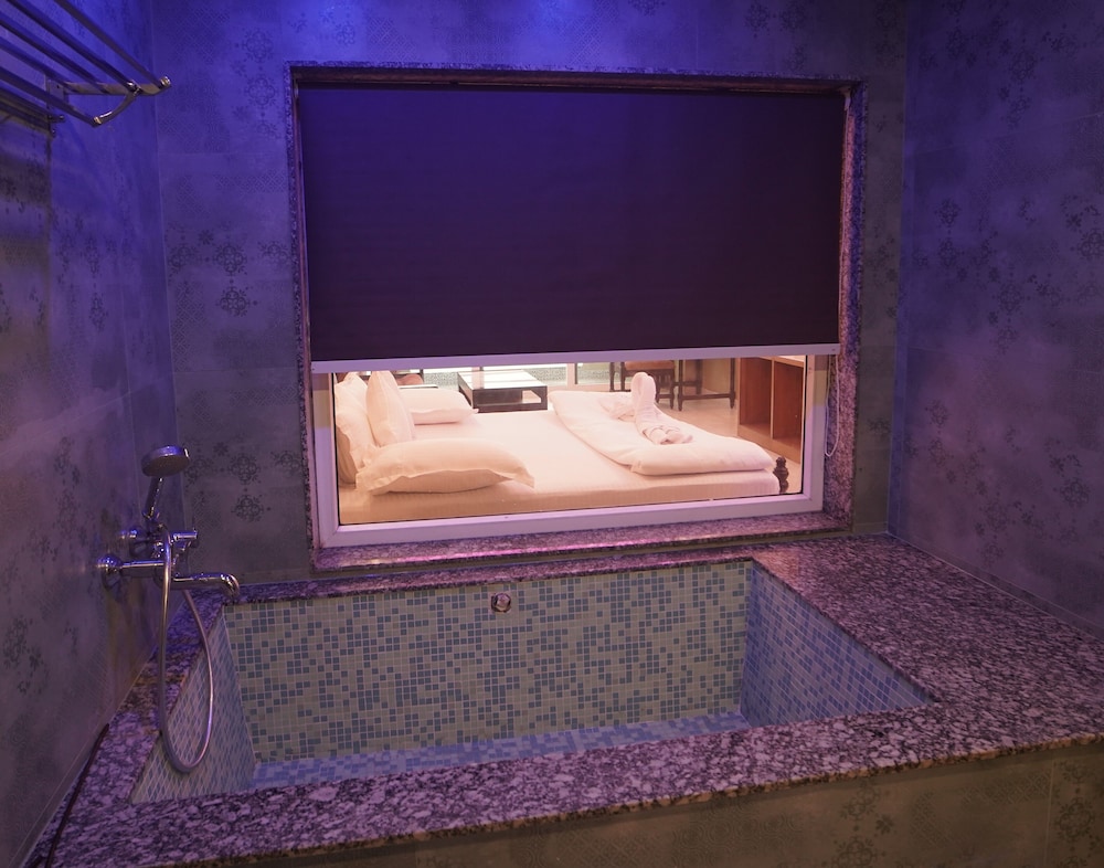 Deluxe Double Room, Balcony, River View photo 2