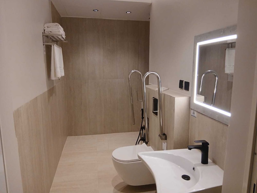 Twin Room - Photo 9