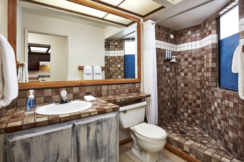 Suite, Multiple Beds, Ocean View photo 2