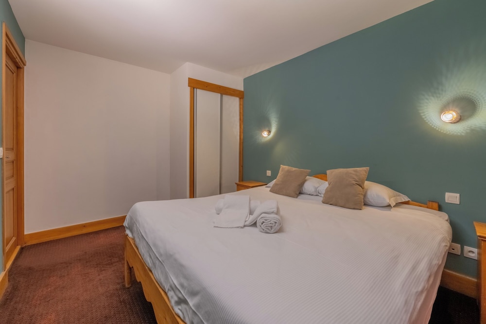 Family Apartment, Multiple Bedrooms (Vallorcine Loriaz 11 ski in / ski out) Family Apartment, Multiple Bedrooms (Vallorcine Loriaz 11 ski in / ski out)