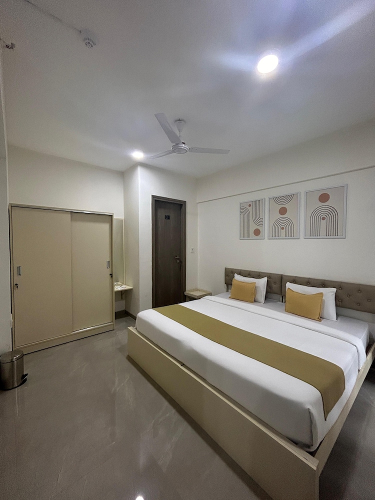 2 BHK Queen Apartment
