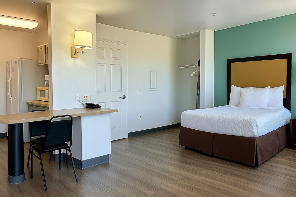 Suite, 1 Double Bed, Non Smoking - Photo 2