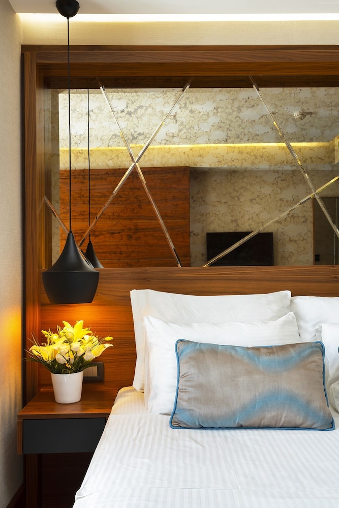 Standard Two Single Bed with City View Room - Photo 7