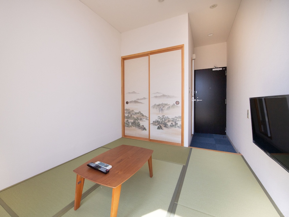 Traditional Twin Room, Non Smoking - Photo 3