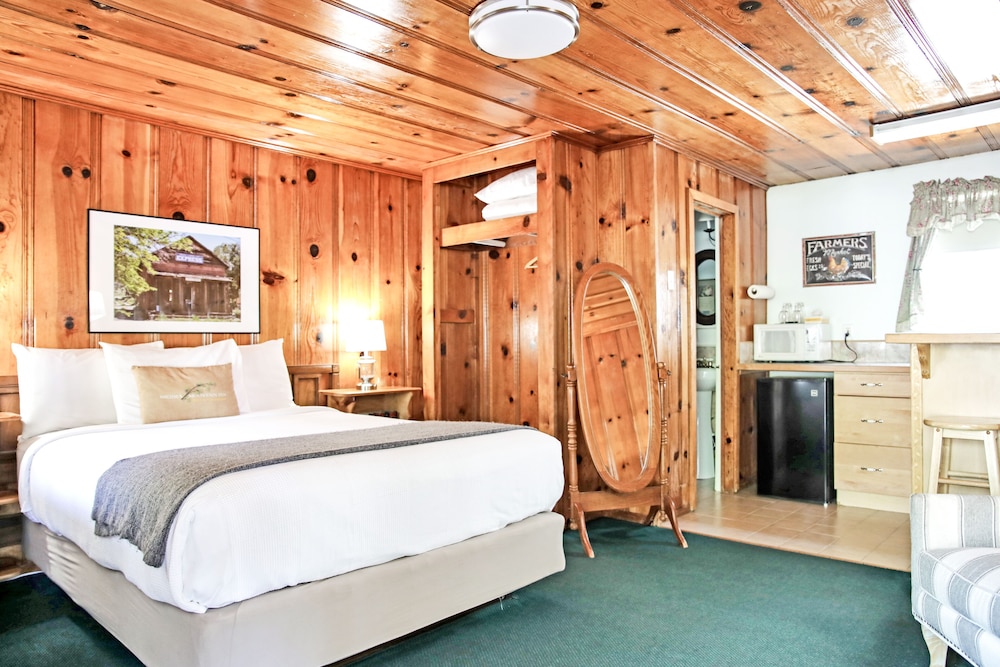 Deluxe Suite, 1 Queen Bed, Kitchenette
