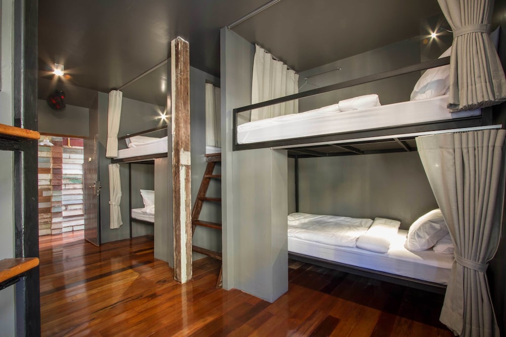 8-Bed Female Dorm photo 3