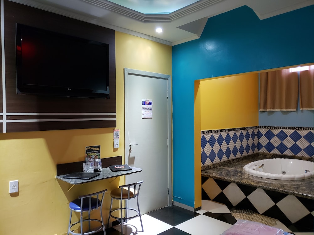 Double or Twin Room, Multiple Beds, Non Smoking photo 2