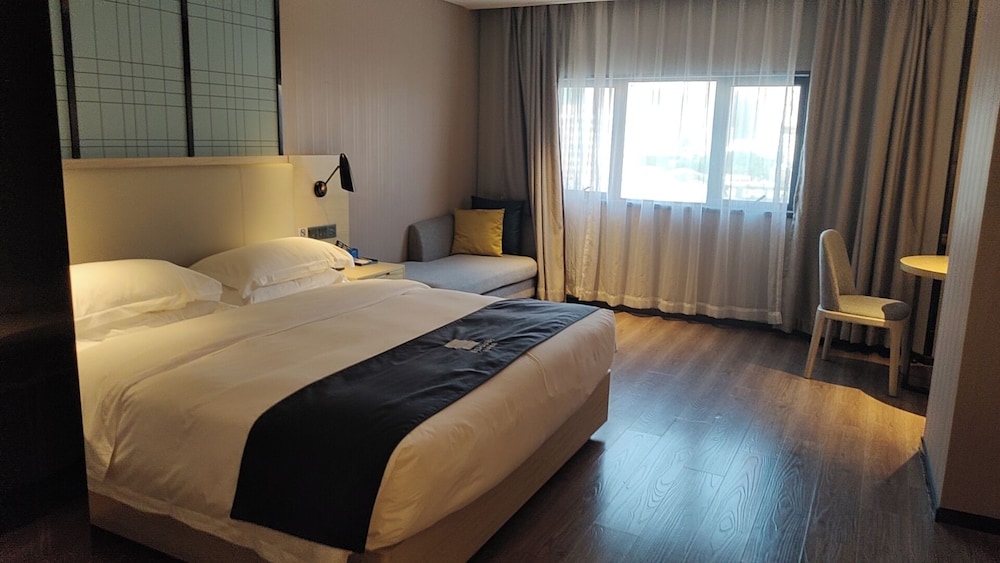 Luxury Room, 1 Queen Bed
