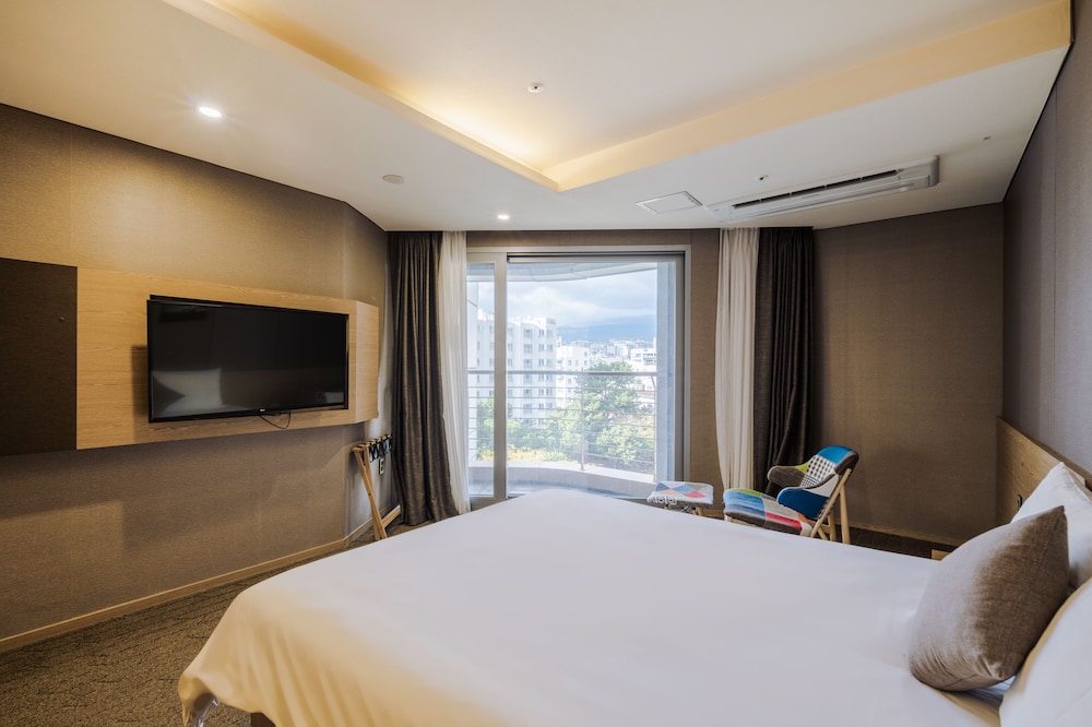 Standard Double Room, 1 Bedroom, Terrace, City View photo 2