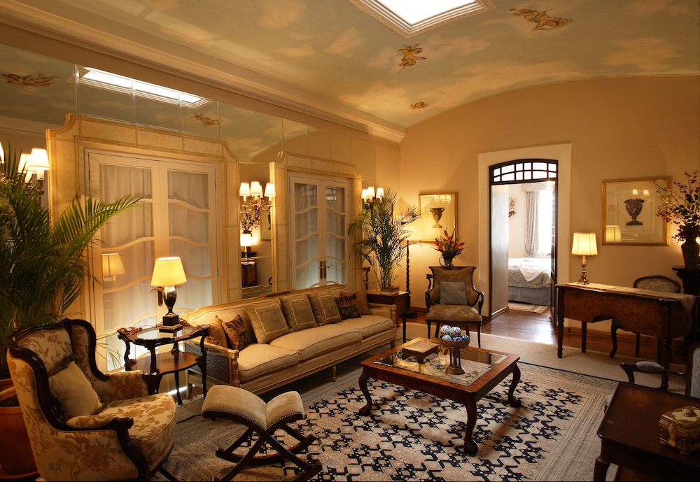 Traditional Suite, 1 King Bed photo 3