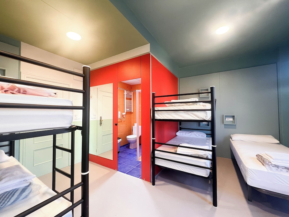 Dormitorio Compartido Básico, Dormitorio Mixto