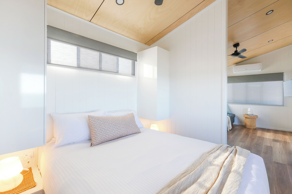 Premium Tiny Home - Sleeps 2 - Dog Friendly photo 2