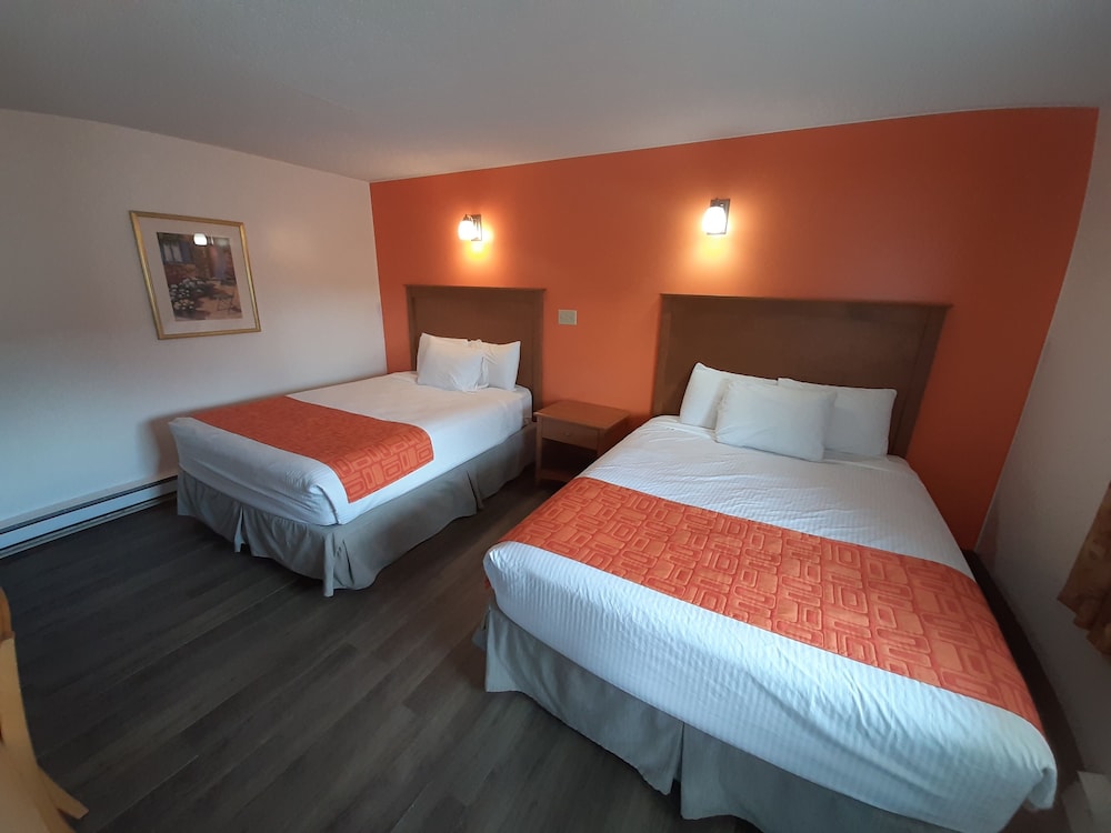 Room, 2 Queen Beds (Drive-Up Ground Floor) - Photo 1