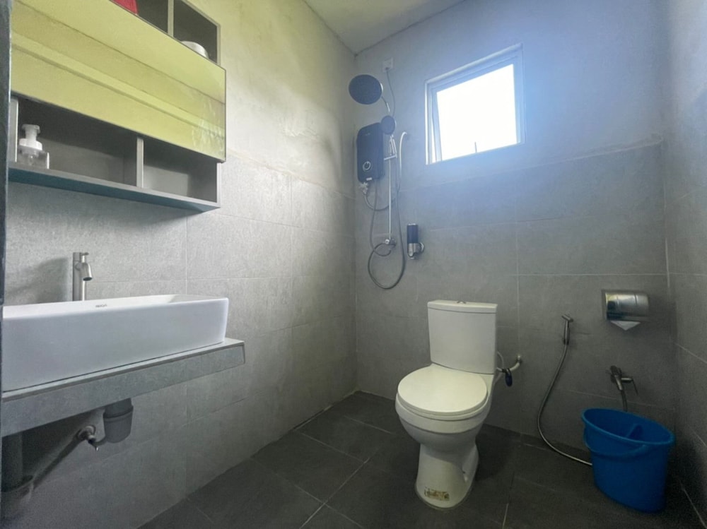 Family Room, Private Bathroom photo 3