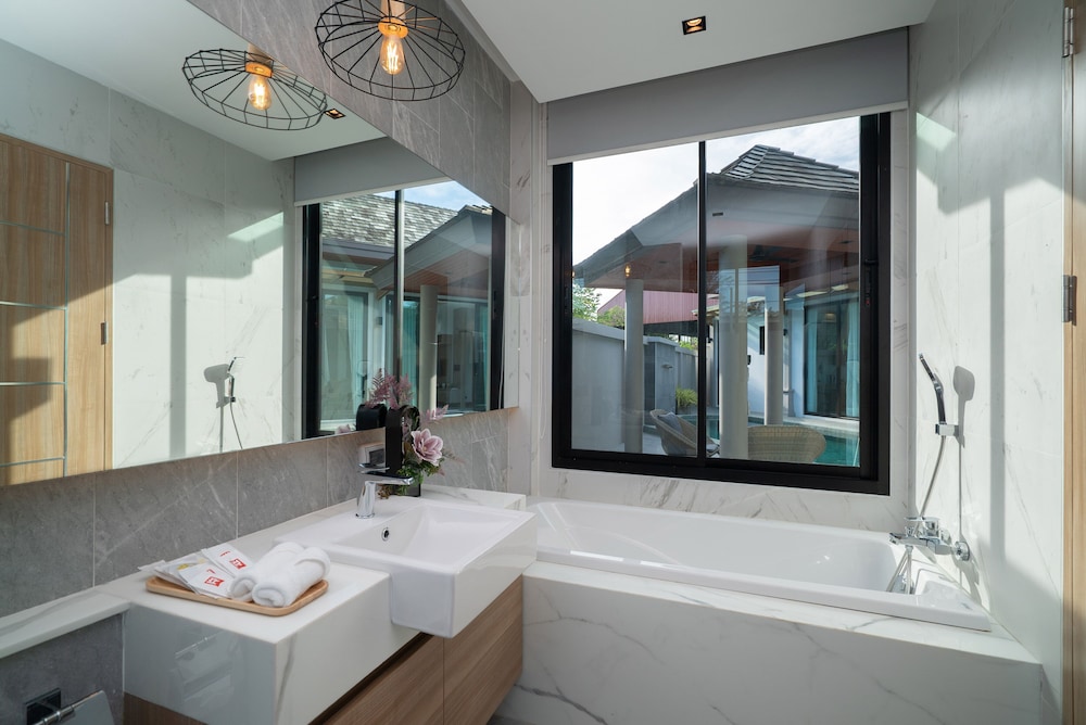 5 Bedroom Deluxe Pool Villa - Photo 11
