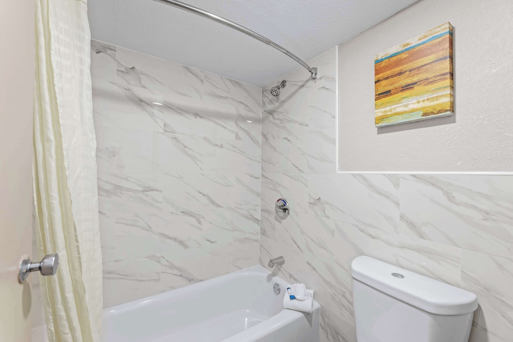 Deluxe Room, 2 Double Beds, Smoking - Photo 11