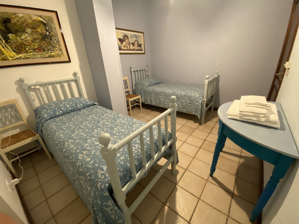 Traditional House, 2 Bedrooms