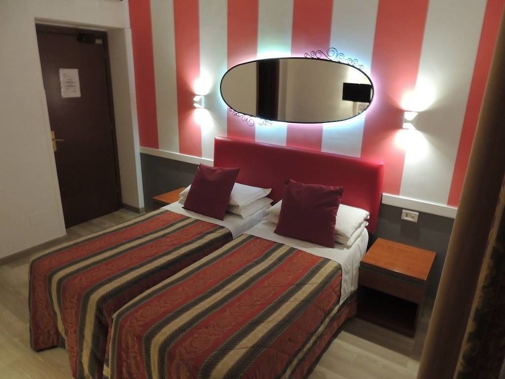 Standard Double Or Twin Room photo 3