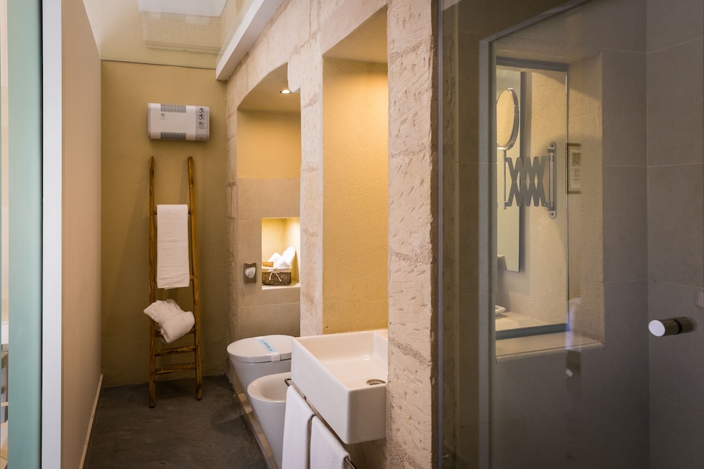 Superior Suite - Photo 5