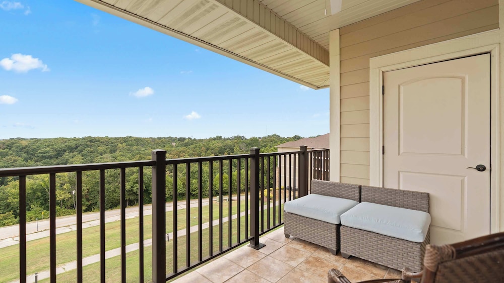 Condo, Multiple Beds, Balcony (Avila Serenity Suite) photo 2