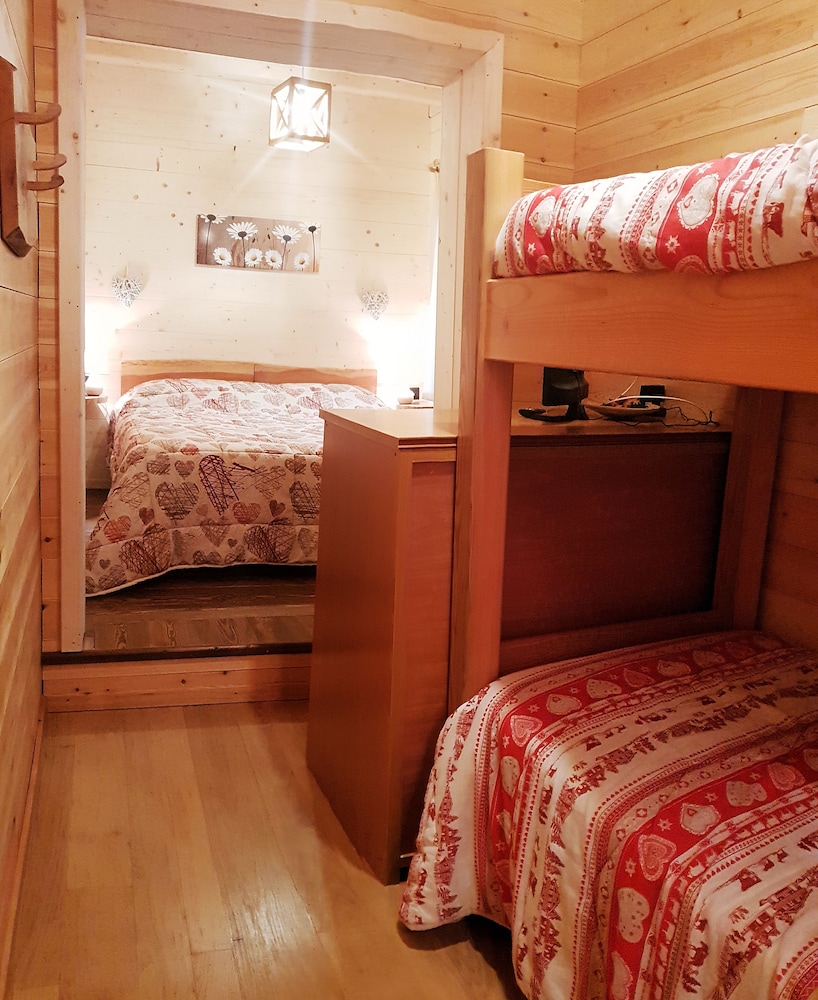Basic Quadruple Room, Private Bathroom, Ground Floor photo 3