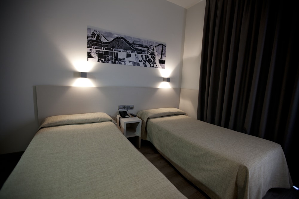 Standard Quadruple Room - Photo 5