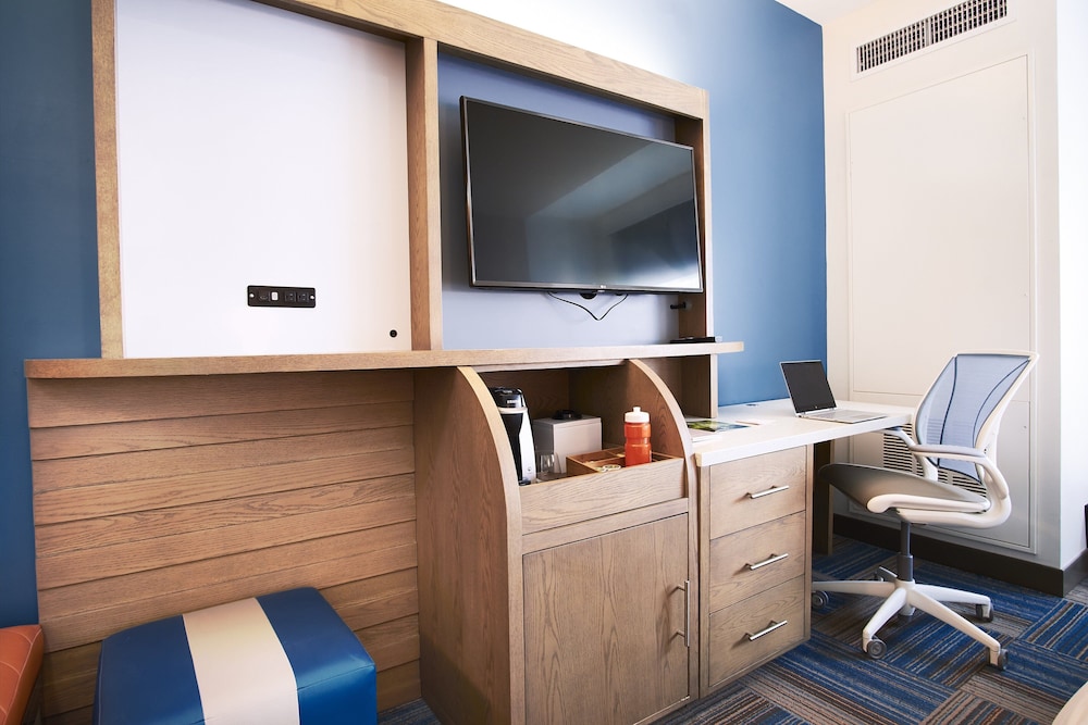 Standard Room, 1 King Bed, Lake View - Photo 13